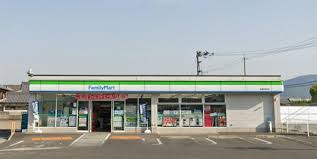 ファミリーマート善通寺原田店（1,000m）