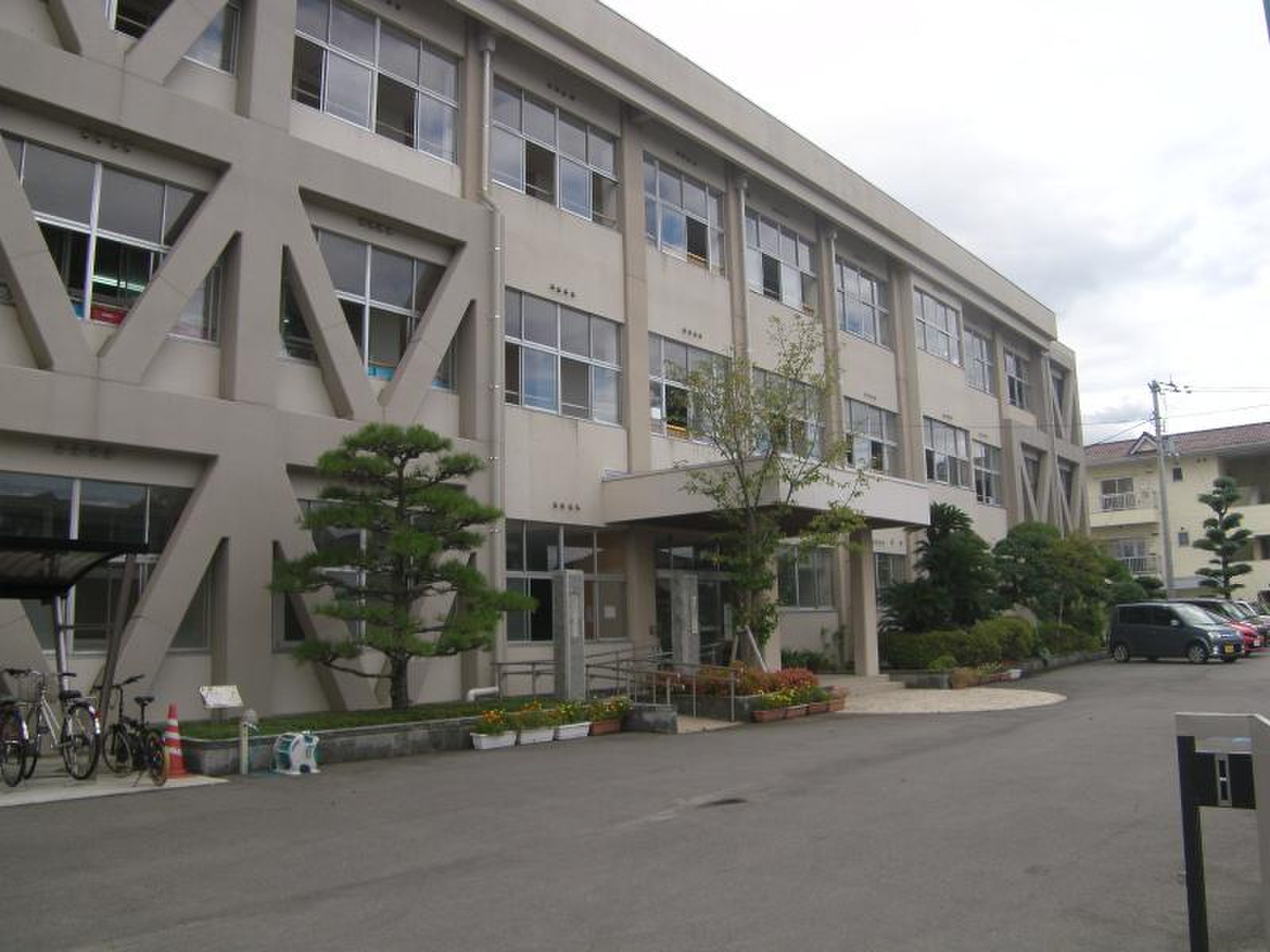 丸亀市立城南小学校（1,300ｍ）