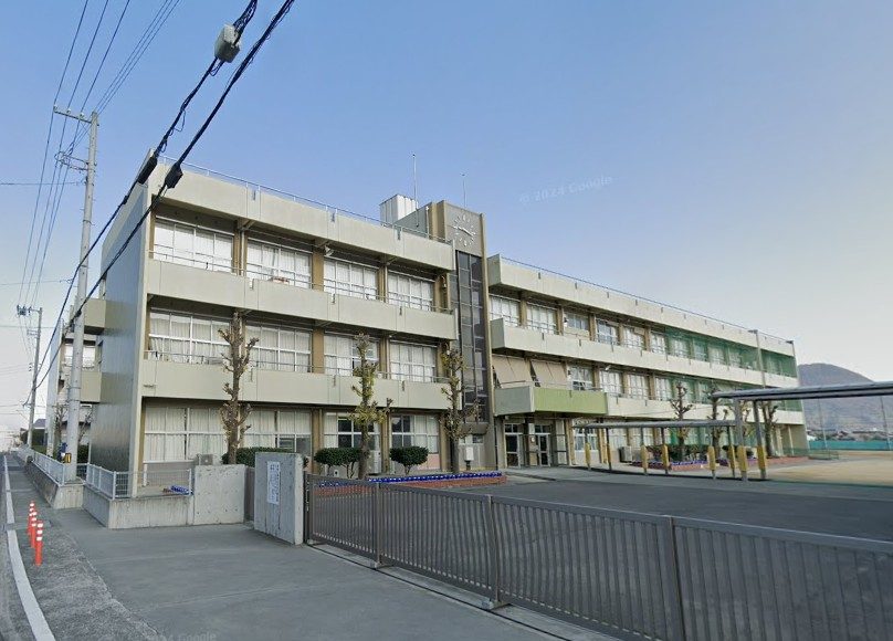 丸亀市立郡家小学校(約547ｍ)