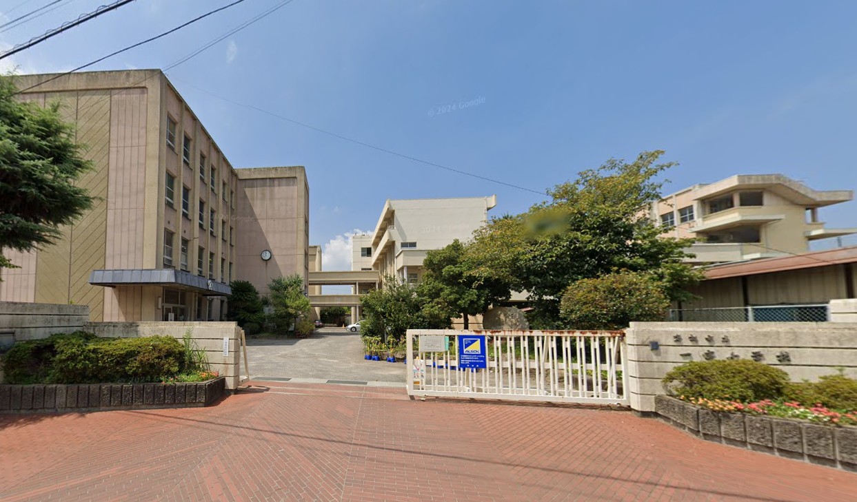 高松市立一宮小学校(290m)