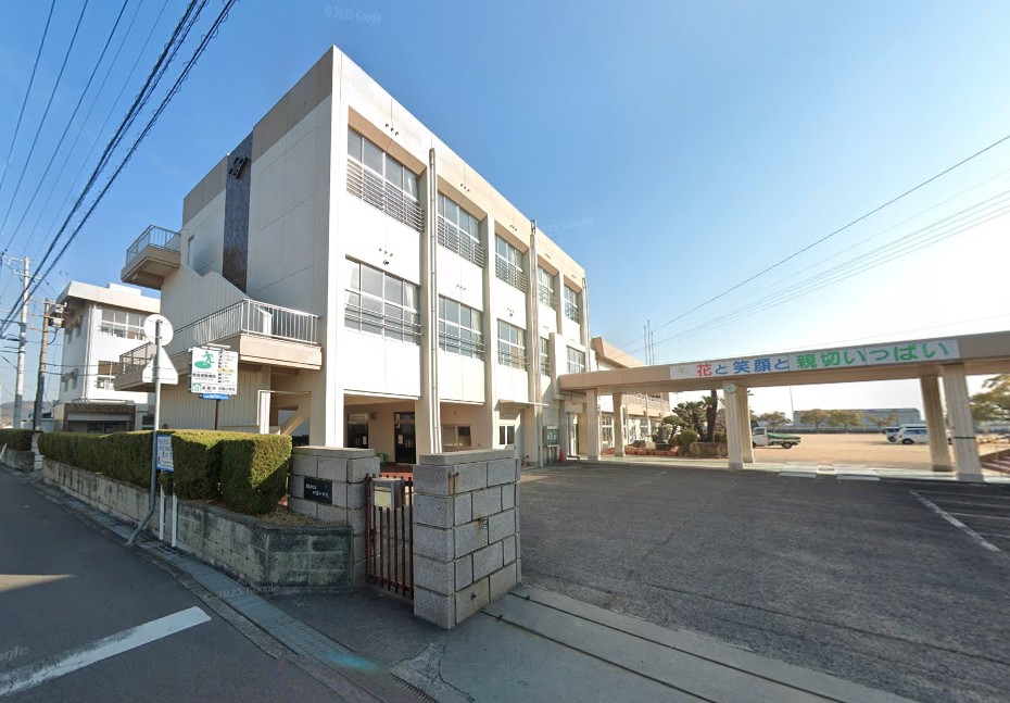 多度津町立四箇小学校(1,100m)