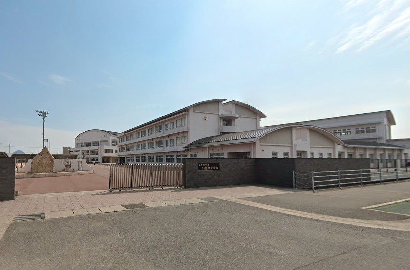 多度津町立多度津中学校(1,900m) 