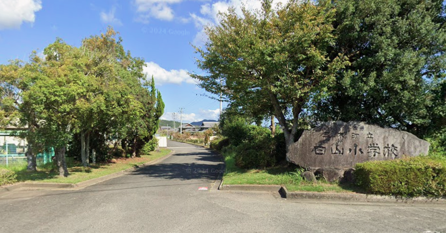 三木町立白山小学校(約300m～400m)