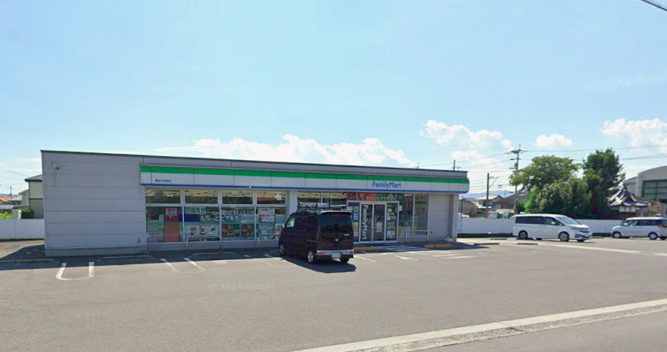 ファミリーマート高松小村町店(約1,100m)