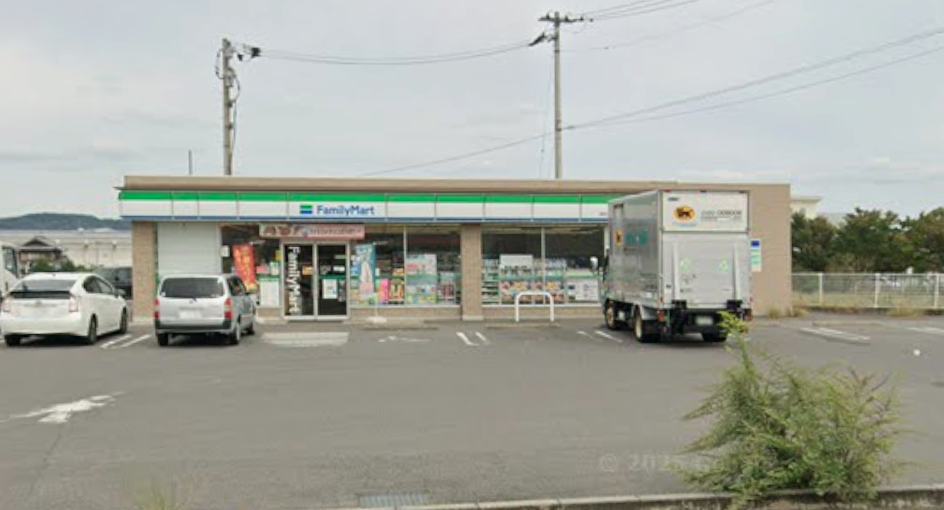 ファミリーマート高松一宮町店(約270m)