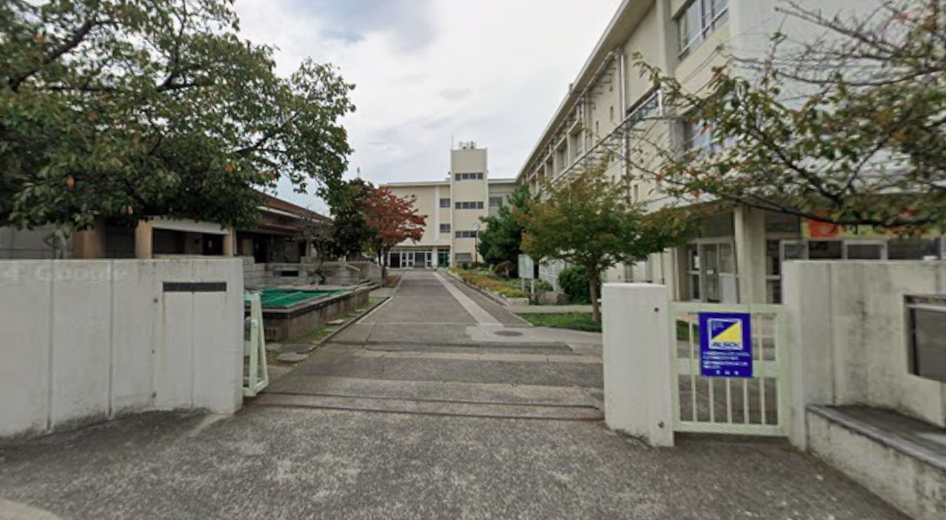 高松市立一宮中学校(約400m)