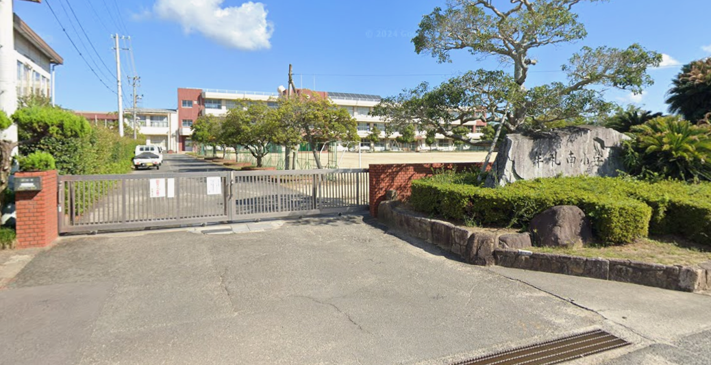 高松市立牟礼南小学校(約1,000m)