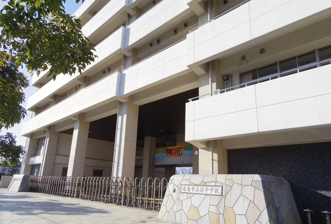 丸亀市立西中学校(約1,400m)