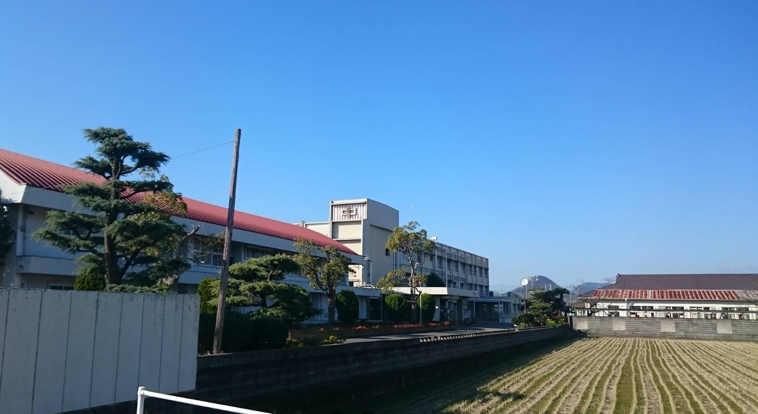 高松市立香東中学校(約1,500m)