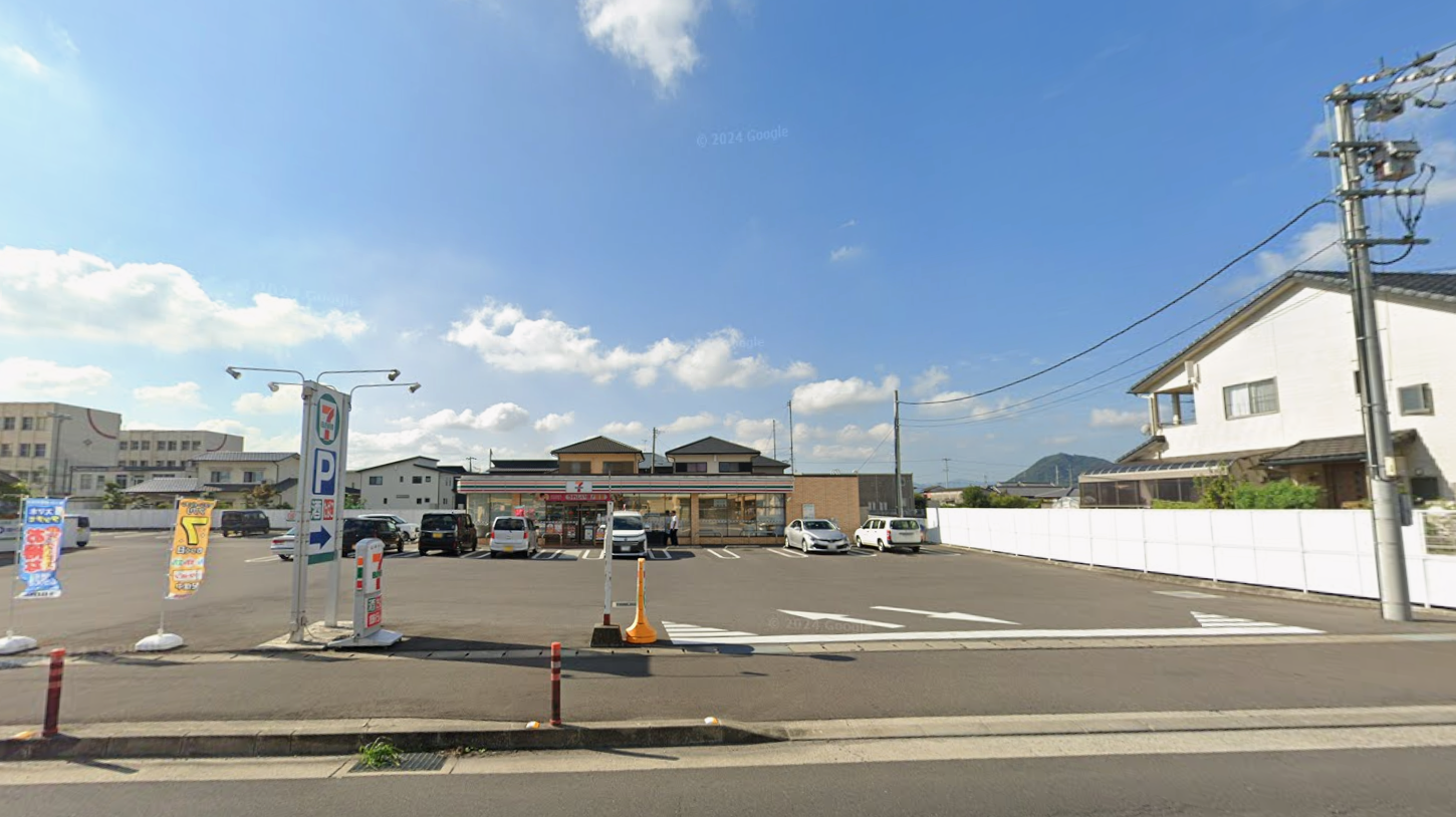 セブンイレブン高松十川西町店(約800m)