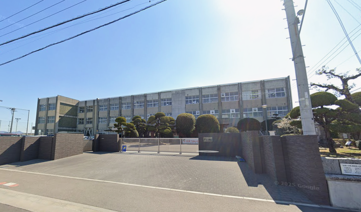 丸亀市立郡家小学校(約1,800m～1,900m)