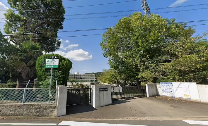 高松市立川東小学校(約1,400m)