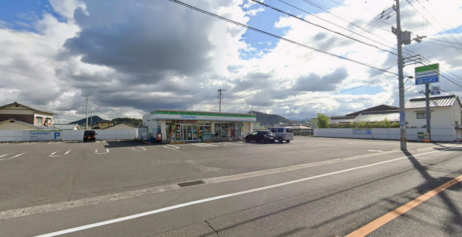 ファミリーマート高松仏生山南店(約500m)