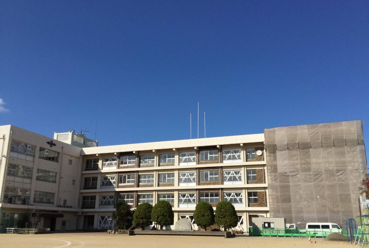 高松市立国分寺南部小学校(約600m)