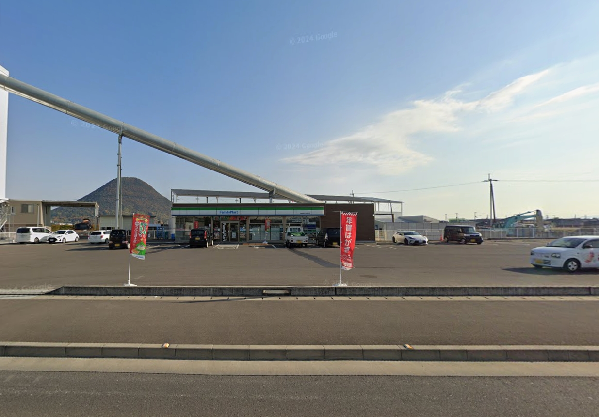 ファミリーマート 丸亀城辰小学校北店(約1,000m)
