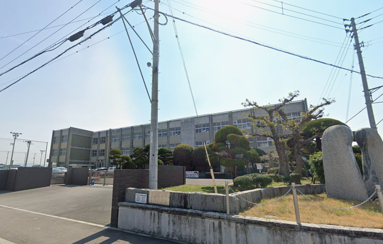 丸亀市立郡家小学校(約1,800ｍ)