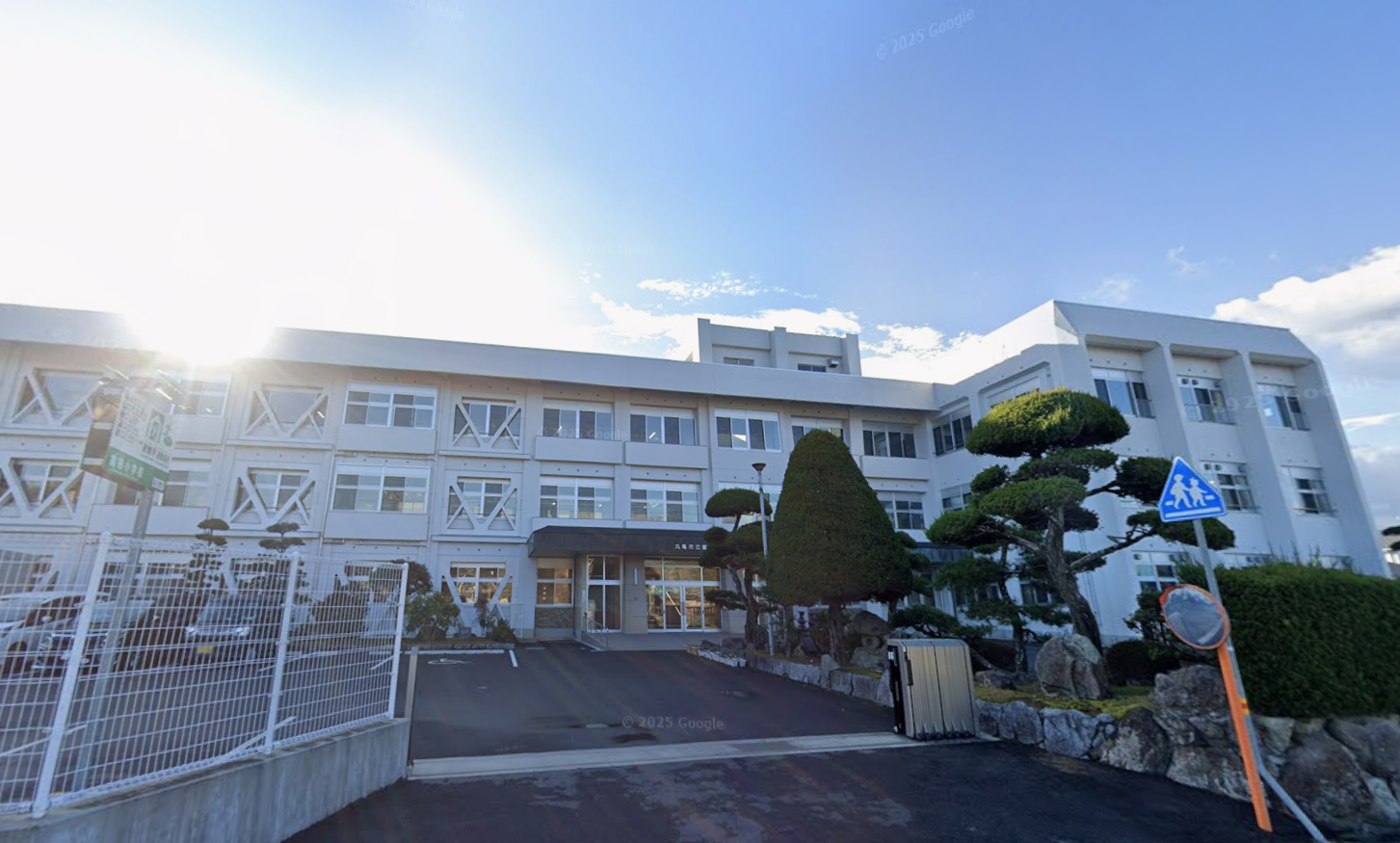 丸亀市立富熊小学校(約900ｍ)